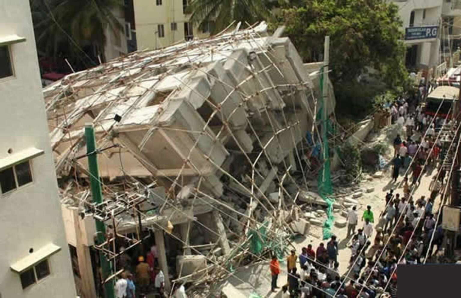 7-Storey Banana Island Building Collapsed (Video)|