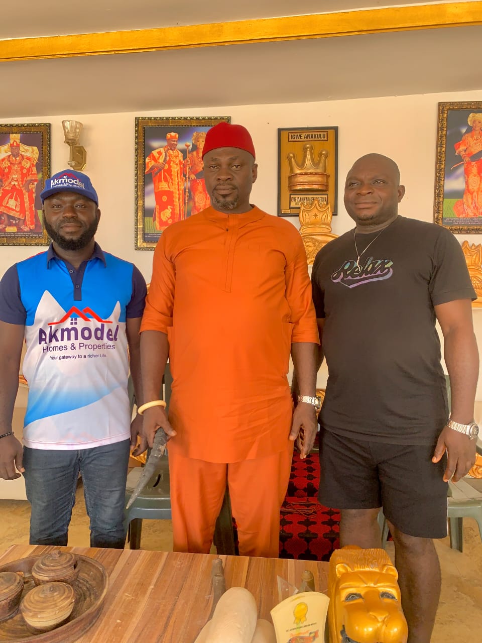 AKMODEL MD, Bldr. (Dr.) Abdulhakeem Odegade Pays Courtesy Visit To Igwe Ezinato Of Enugwu Agidi Community