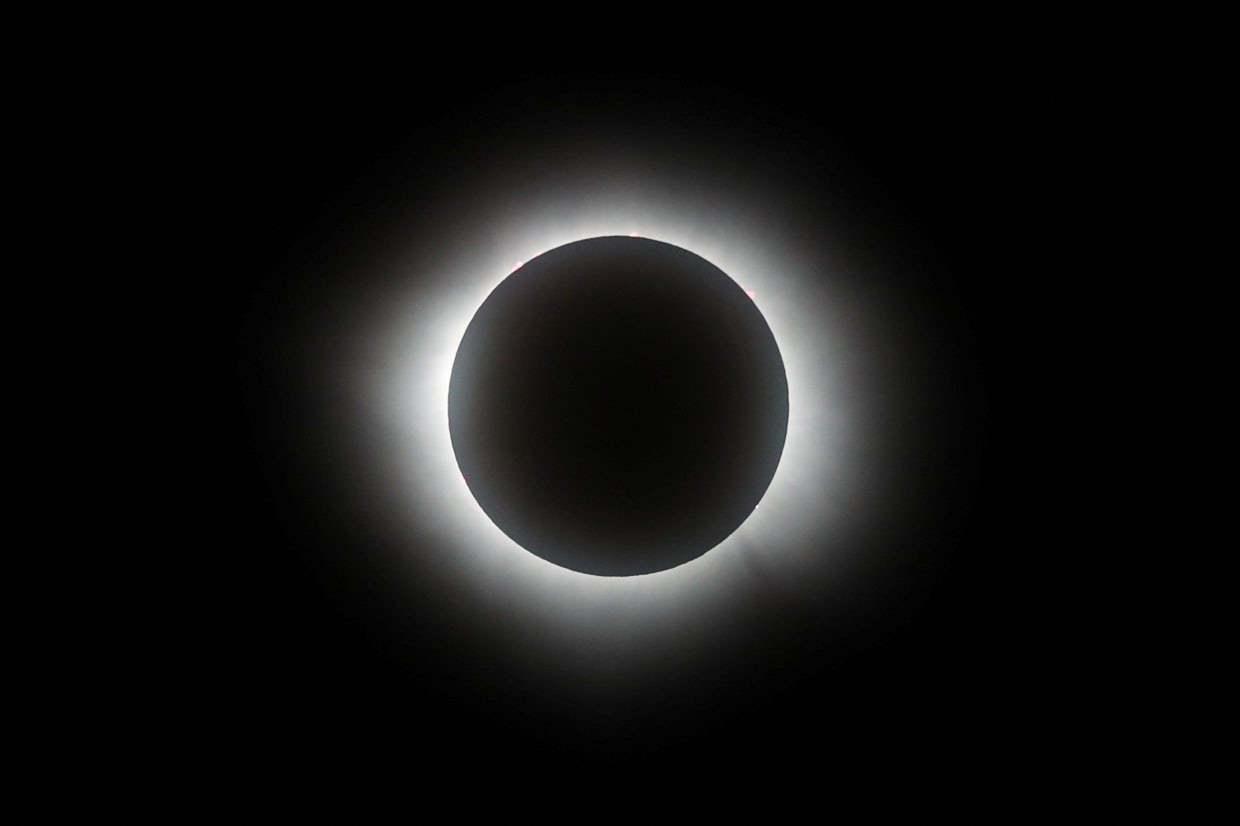Eclipse Across America: A Journey Through the Darkened Sun